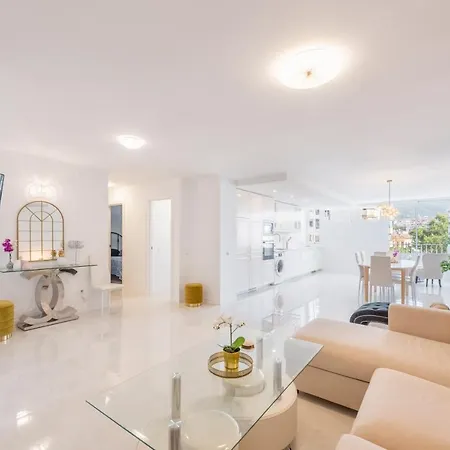 Apartman Front Line In